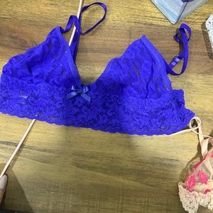 2 hanky Panky bralettes